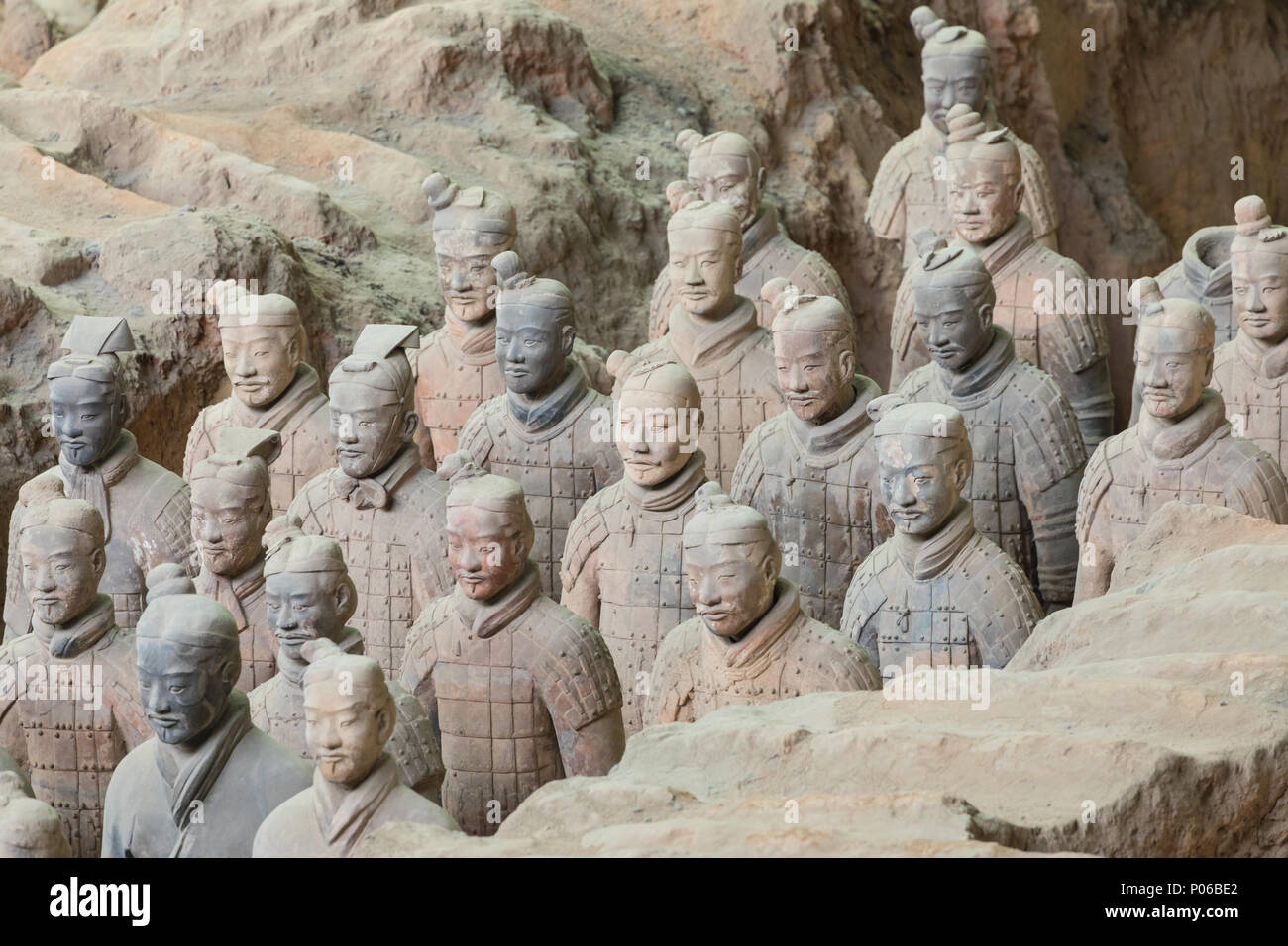 XIAN, CHINA - 24. MAI 2018: Die Terrakotta Armee Krieger am Grab von Chinas erstem Kaiser in Xian. Unesco-Weltkulturerbe. Stockfoto