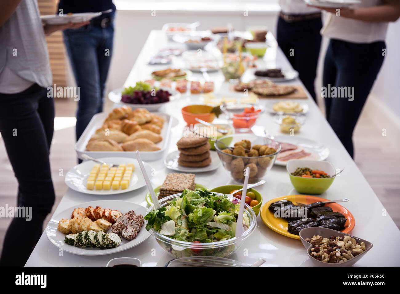 Tabelle gefüllt mit frischen Gesundes Essen bei Party Stockfoto