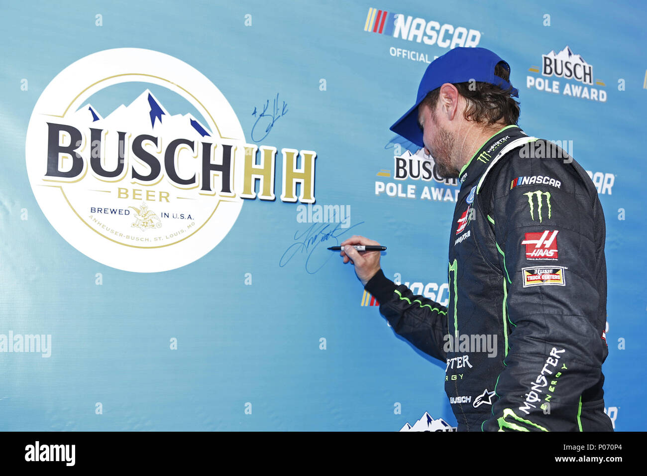 Brooklyn, Michigan, USA. 8. Juni 2018. Kurt Busch (41) gewinnt den Pol für die FireKeepers Casino 400 am Michigan International Speedway in Brooklyn, Michigan. Quelle: Chris Owens Asp Inc/ASP/ZUMA Draht/Alamy leben Nachrichten Stockfoto