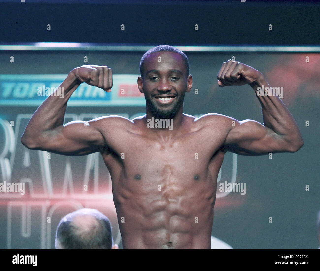 Las Vegas, Nevada, USA. 8. Juni 2018. Unbestritten junior welterweight Boxing Champion Terrence Crawford lächelt nach Gewicht am 8. Juni 2018 für die wbo Welterweight Welt Titel kämpfen againgst Jeff Horn in der MGM Arena in Las Vegas, Nevada. Credit: Marcel Thomas/ZUMA Draht/Alamy leben Nachrichten Stockfoto