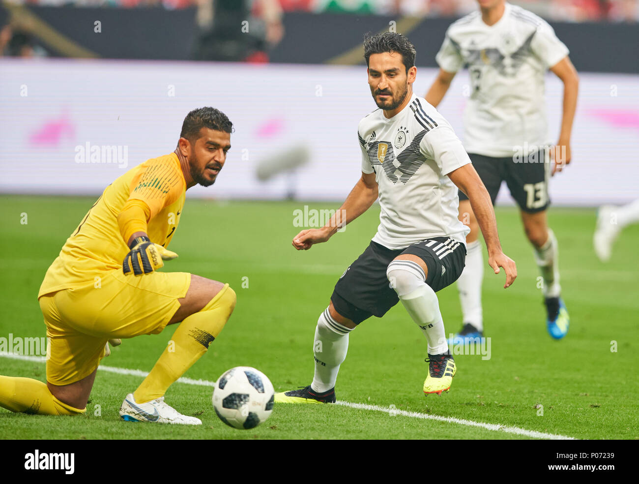 Leverkusen, Deutschland, 8. Juni 2018. Deutschland - Saudi-Arabien, Fußball, Leverkusen, Juni 08, 2018 IIlkay GUENDOGAN, DFB 21, Chance für Ziel gegen Abdullah ALMUAIOUF, Saudi-arabien Nr. 1, DEUTSCHLAND - Saudi-arabien 2-1 Freundschaftsspiel, deutscher Fußball-Nationalteam, DFB, Saison 2017/2018, Juni 08, 2018 in Leverkusen, Deutschland. © Peter Schatz/Alamy leben Nachrichten Stockfoto