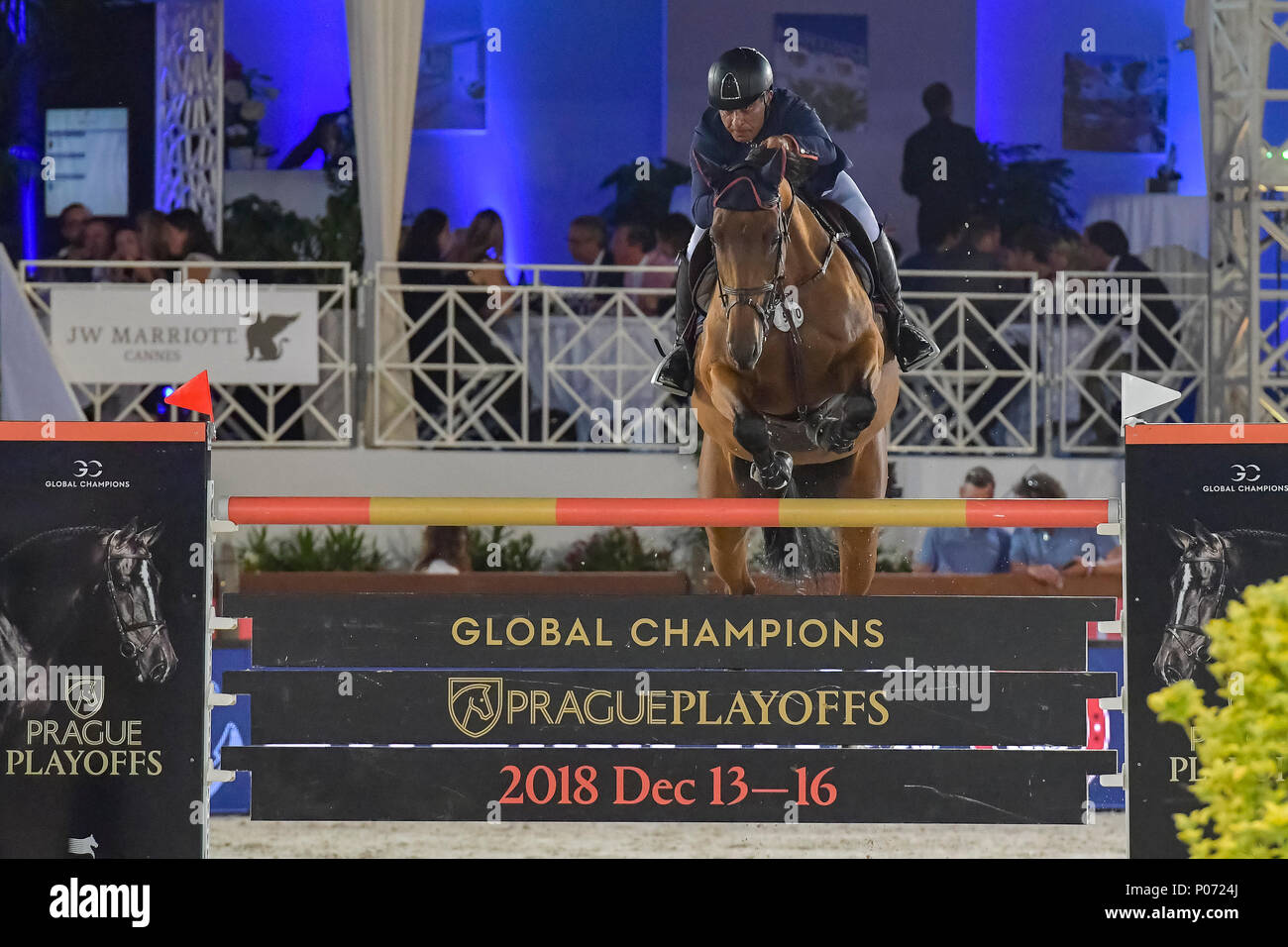 Cannes, Frankreich. 08 Juni, 2018. Kolumbien Rene Lopez Team Hamburg Riesen auf Twing du Veillon konkurriert während der 2018 Longines Global Champions League in Cannes am Juni 08, 2018 Credit: BTWImages Sport/Alamy leben Nachrichten Stockfoto