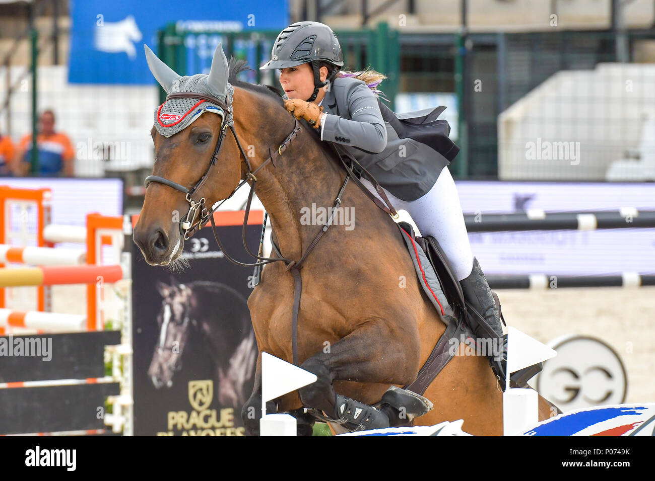 Cannes, Frankreich. 08 Juni, 2018. Israel Danielle Goldstein auf Berühmtheit VDL konkurriert während der 2018 Longines Global Champions Tour CSI 5 Sterne in Cannes am Juni 08, 2018 Credit: BTWImages Sport/Alamy leben Nachrichten Stockfoto