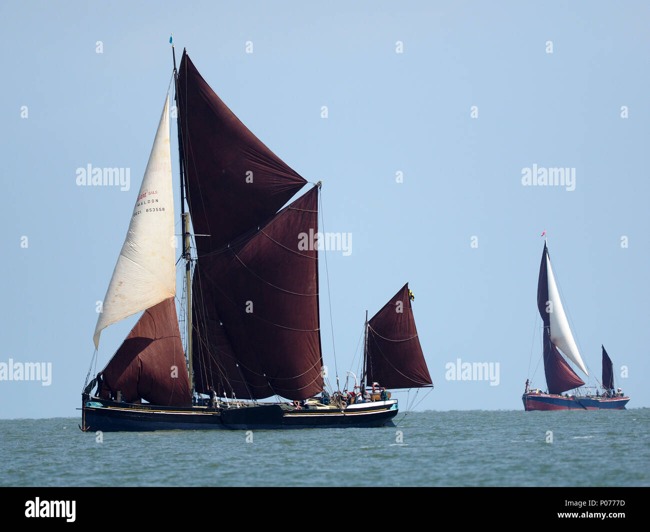 Sheerness, Kent, Großbritannien. 9. Juni 2018. Die 110 Medway Barge Segeln übereinstimmen: 7 Kähne konkurrierten ab Queenborough und Racing Vergangenheit Sheerness, eine in der Themsemündung zu Boje, bevor sie wieder an einem sonnigen Tag mit einer Kraft 3 Ostwind. Credit: James Bell/Alamy leben Nachrichten Stockfoto