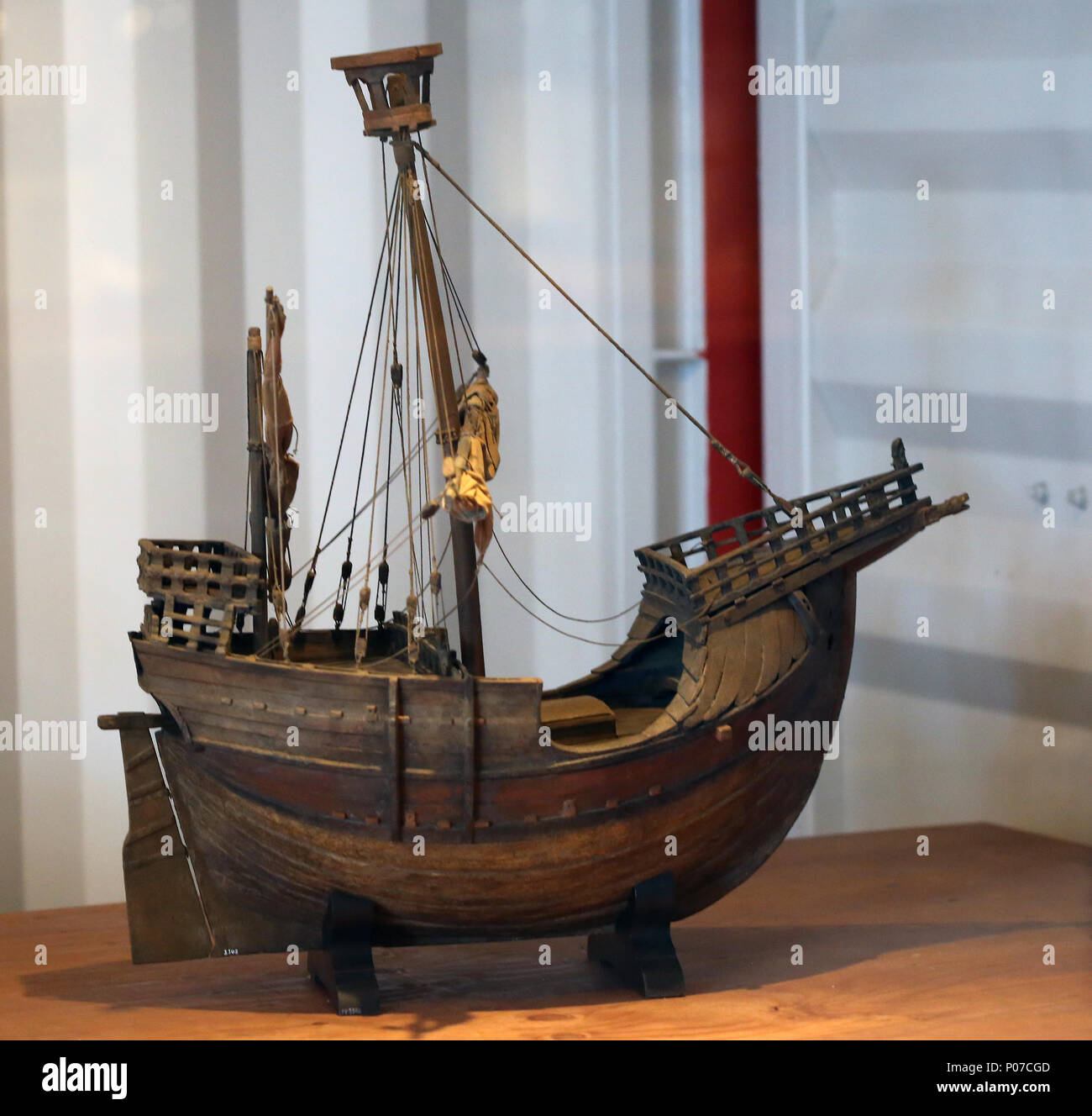 Coca von Mataro. Cocche votive Modell, mediterrane Anpassung der Cog. 15 Cent. Maritime Museum von Barcelona. Spanien. Stockfoto