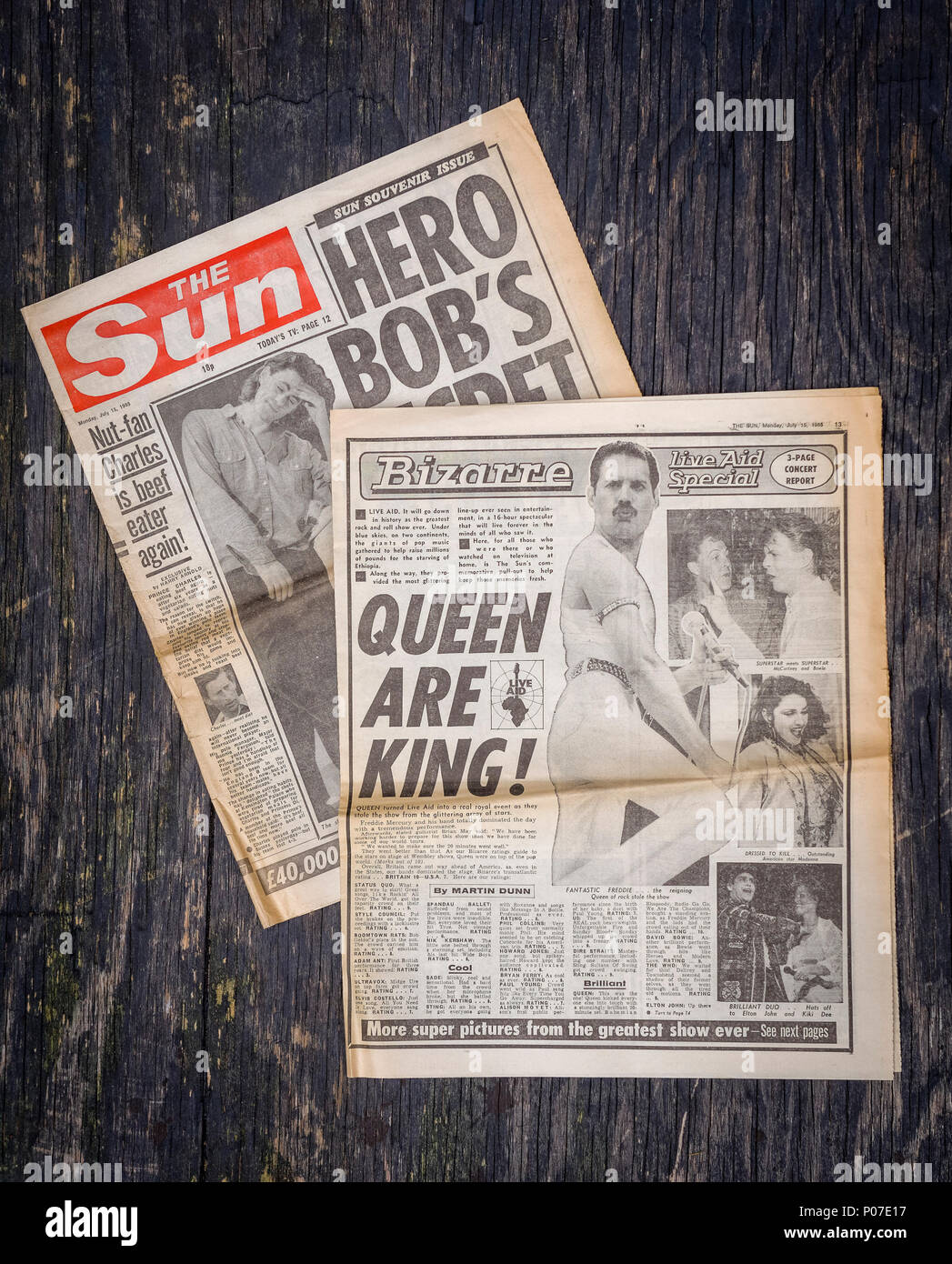 Die britische Zeitung The Sun Berichterstattung über die Nächstenliebe, live Musik, Live Aid statt im Wembley Stadion in London, 13. Juli 1985 von Sir Bob Geldof Stockfoto
