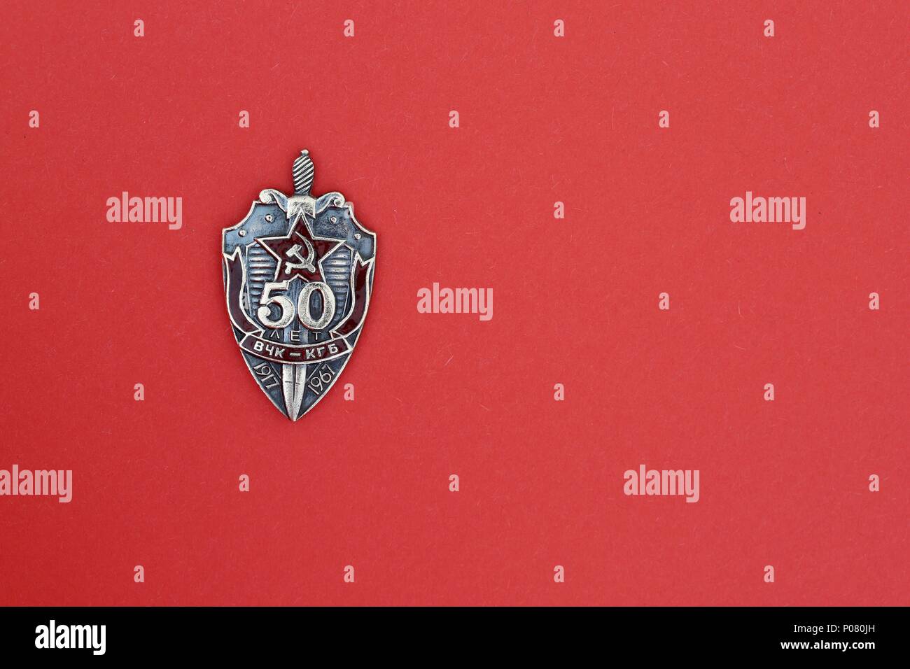 UDSSR Russland Mützenabzeichen für Offiziere des KGB Sowjetunion