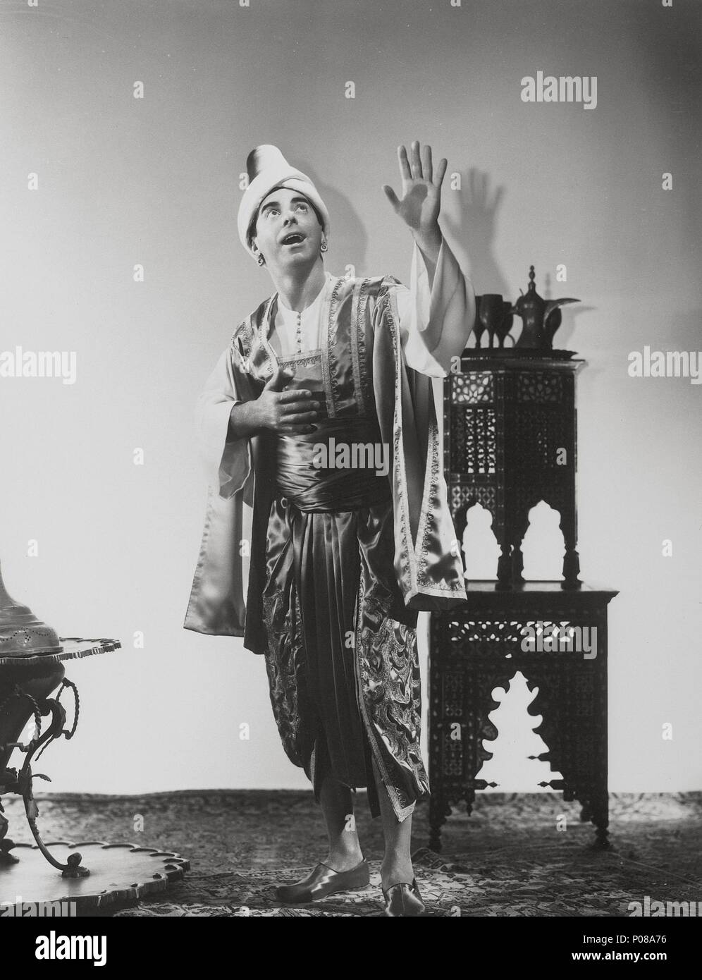 Ali baba geht in die stadt Fotos und Bildmaterial in hoher Auflösung