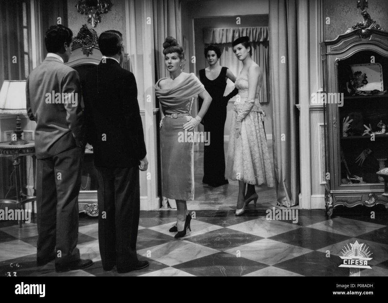 Original Film Titel: ALTA COSTURA. Englischer Titel: ALTA COSTURA. Regisseur: LUIS MARQUINA. Jahr: 1954. Stars: MARIA MARTIN. Credit: CINESOL, S.A/Album Stockfoto