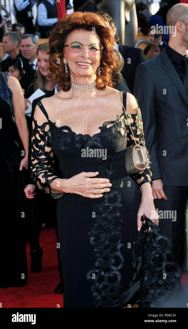 Sophia Loren 41 Red Carpet Event, Vertikal, USA, Filmindustrie, Prominente, Fotografie, Bestof, Kunst, Kultur und Unterhaltung, Topix Prominente Fashion/Vertikal, Besten, Event in Hollywood Leben - Kalifornien, Roter Teppich und backstage, USA, Film, Stars, Film Stars, TV Stars, Musik, Promis, Fotografie, Bestof, Kunst, Kultur und Unterhaltung, Topix, vertikal, eine Person aus dem Jahr 2010, Anfrage tsuni@Gamma-USA.com - drei Viertel Stockfoto