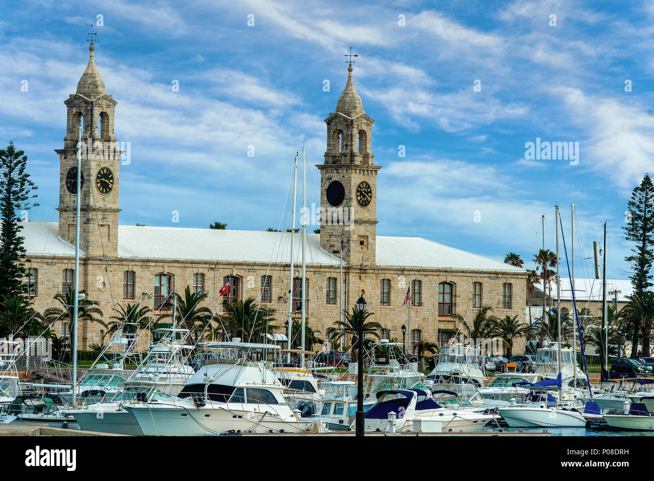 Marina und Clocktower an der Royal Naval Dockyards. Bermuda. Stockfoto