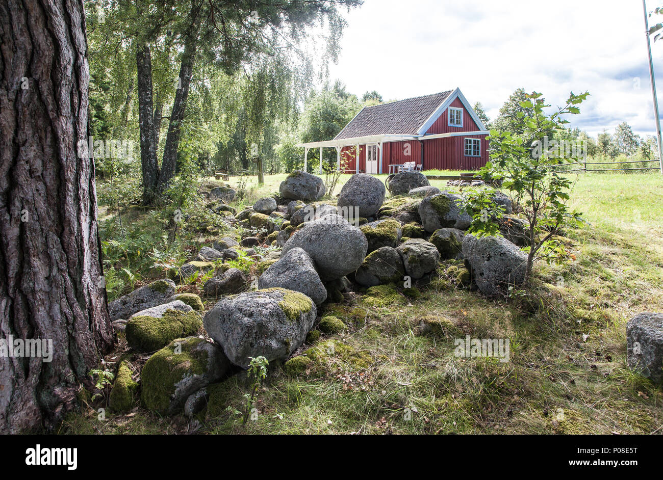 Blick auf das Ferienhaus, Stuga, in Smaland Schweden im Naturschutzgebiet See Asnen, Urlaub, Nationalpark Schweden Stockfoto