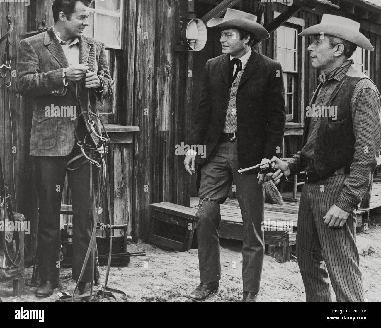 Original Film Titel: SCHIESSEREI an comanche Creek. Englischer Titel: SCHIESSEREI an comanche Creek. Regisseur: Frank MCDONALD. Jahr: 1963. Stars: Audie Murphy; DEFOREST KELLEY. Credit: ALLIED KÜNSTLER/Album Stockfoto