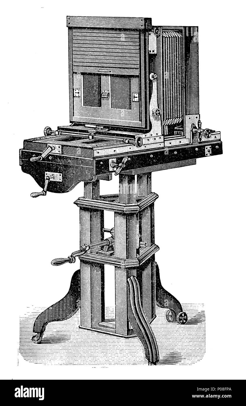 Eine alte Kamera in einem Fotostudio, digitale Verbesserte Reproduktion einer Vorlage drucken aus dem Jahr 1881 Stockfoto
