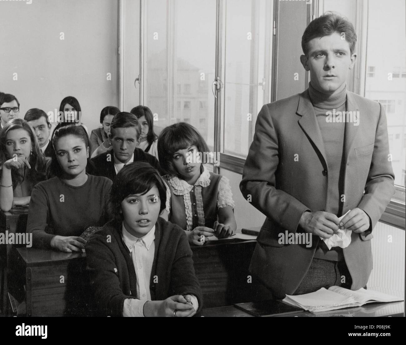 Original Film Titel: LOS CHICOS DEL PREU. Englischer Titel: LOS CHICOS DEL PREU. Regisseur: PEDRO LAZAGA. Jahr: 1967. Stars: EMILIO GUTIÉRREZ CABA; KARINA. Credit: PEDRO MASO P.C. /Album Stockfoto