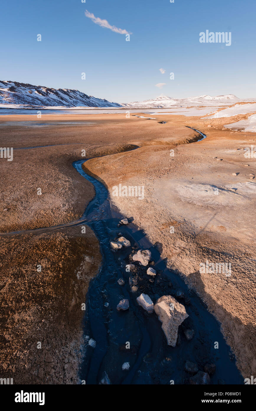 Windungen des Flusses in der geothermischen Bereich Hverarönd, auch Hverir oder Namaskard, Northern Island, Island Stockfoto