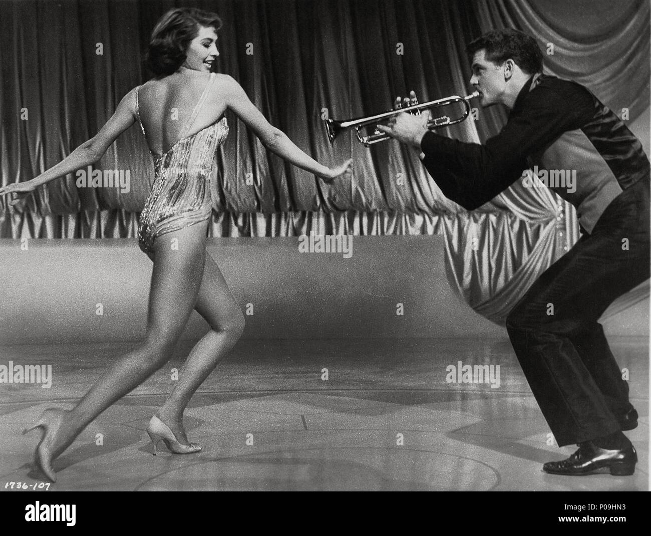 Original Film Titel: PARTY GIRL. Englischer Titel: PARTY GIRL. Regisseur: Nicholas Ray. Jahr: 1958. Stars: Cyd Charisse. Credit: MGM /Album Stockfoto