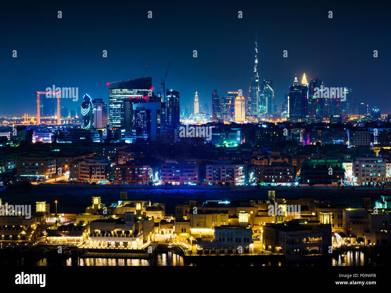 Skyline von Dubai und modernen Stadtbild Aussicht bei Nacht Stockfoto