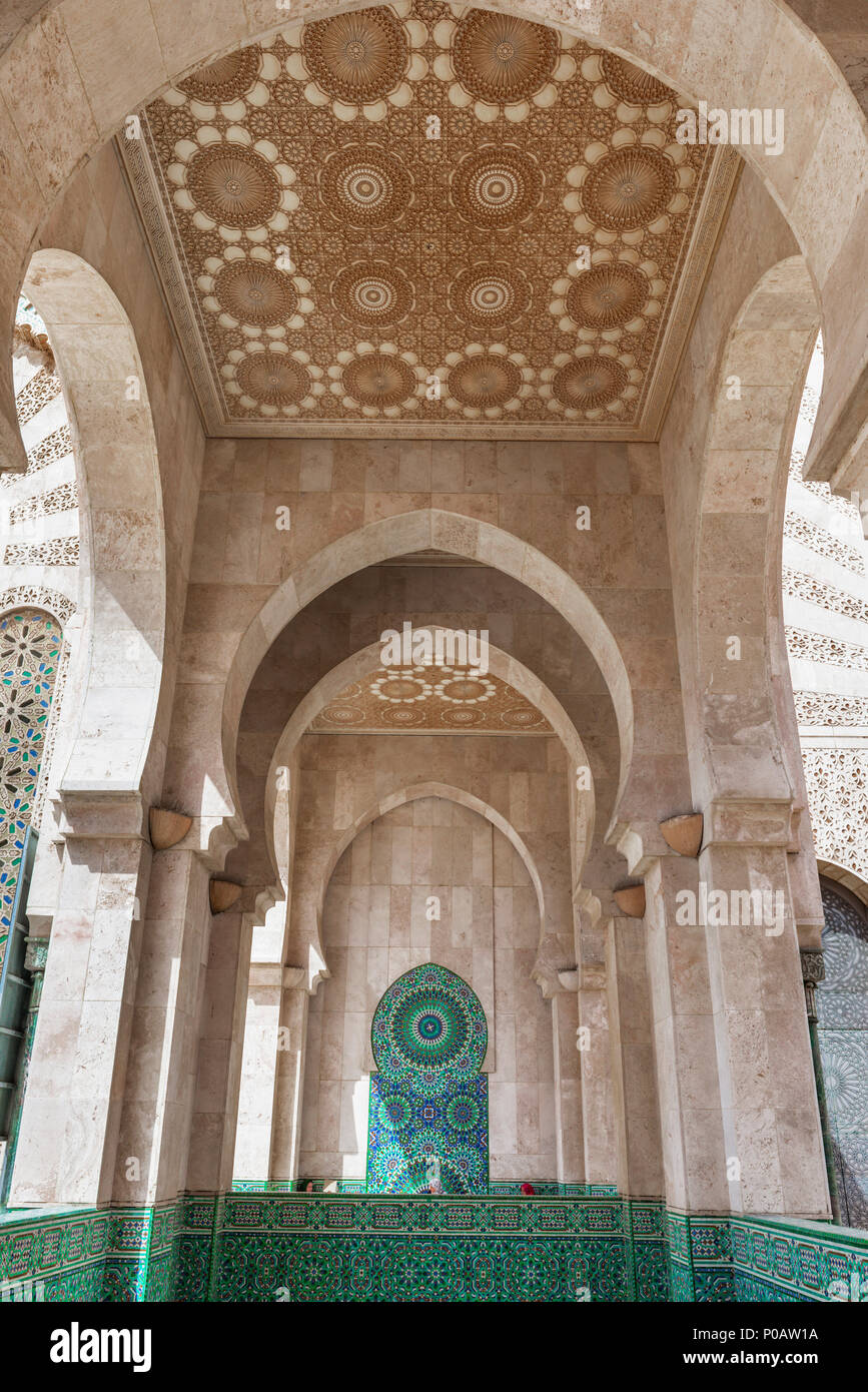 Verziert Portikus, Hassan-II.-Moschee, die Grande Mosquée Hassan II., der maurischen Architektur, Casablanca, Marokko Stockfoto