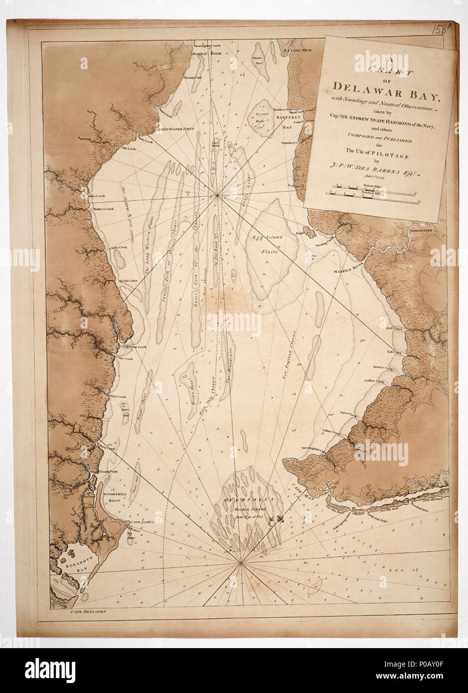 . Englisch: ein Diagramm der Delawar Bucht, mit tiefenangaben und nautische Beobachtungen, die von Gap getroffen. t Sir Andrew Snape Hammond der Marine und othersSingle Blatt. Eingraviert. Maßstab: Ca. 1:150 000 (bar). Kartografische Hinweis: Norden bei 42,5 Grad. Variation 6 Grad 45' W. Bar Skalen in Satzung und nautische Meilen angezeigt. Inhalt Anmerkung: Kanäle markiert. Impressum Juni 1st. 1779. Relief hachured, Marschland, Untiefen gepunktet. Bates gedruckt auf Papier. Grenze gelb, braun getönt. HNS 158A ein Diagramm der Delawar Bucht, mit tiefenangaben und nautische Beobachtungen, die von Gap getroffen. t Sir Andrew Snape Hammond der Stockfoto