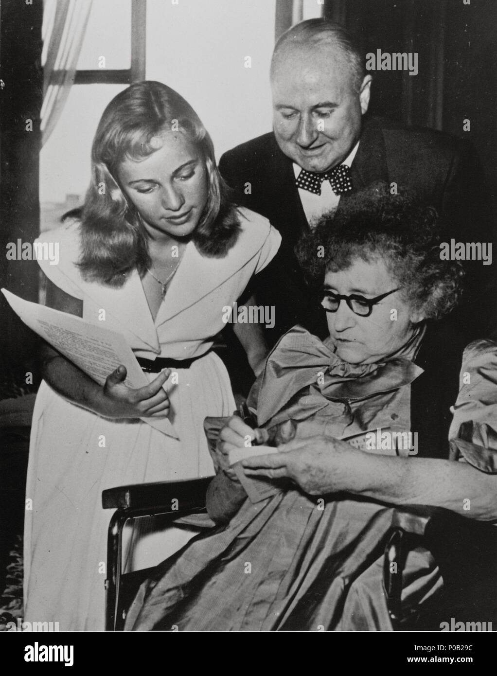 Original Film Titel: LE BLE EN HERBE. Englischer Titel: SPIEL DER LIEBE, DER. Regisseur: CLAUDE AUTANT - LARA. Jahr: 1954. Stars: COLETTE; - CLAUDE AUTANT LARA; NICOLE BERGER. Credit: FRANCO LONDON FILME/Album Stockfoto