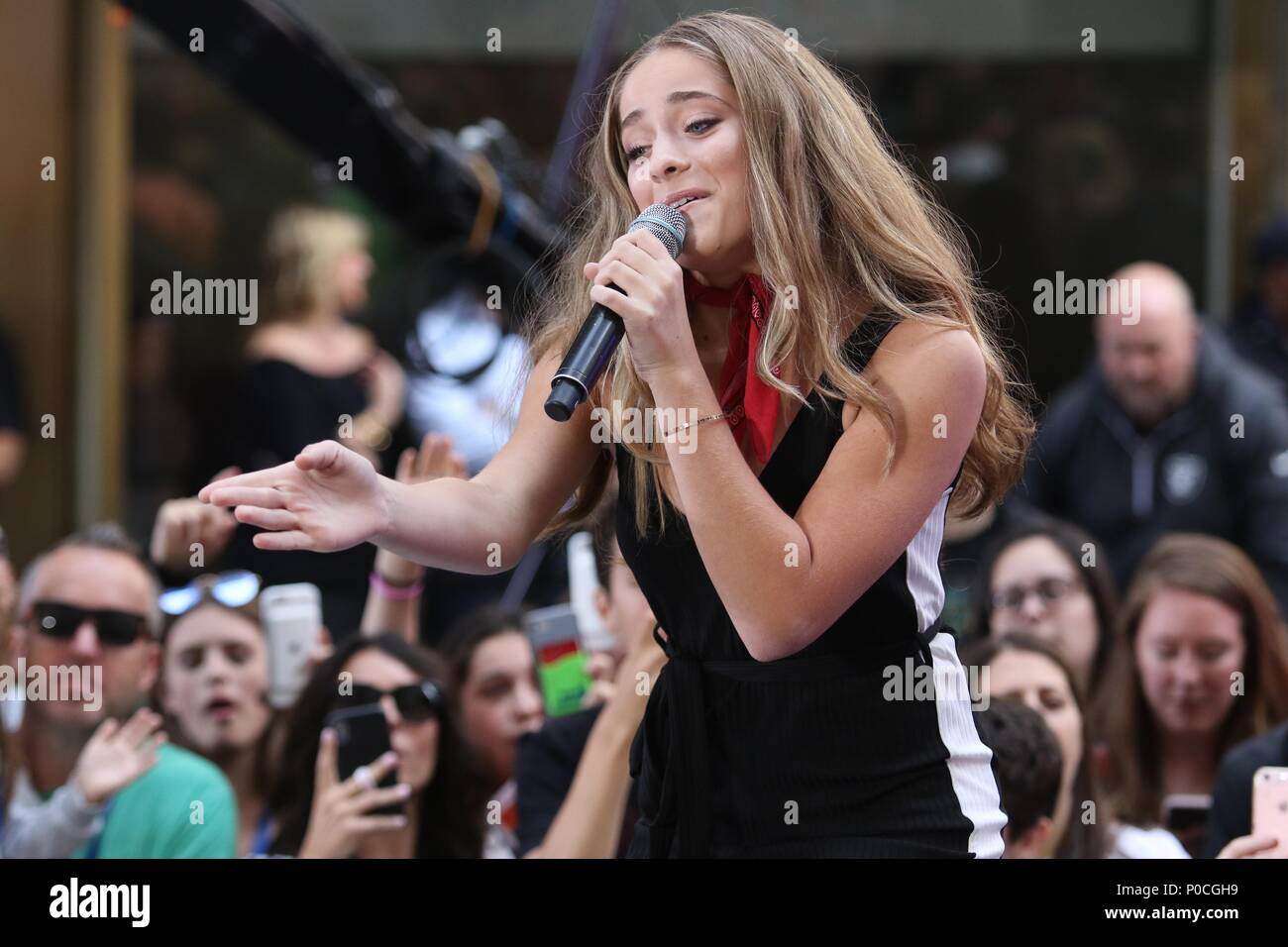 Brynn Cartelli Sieger'' die Stimme'' TV-Show auf NBC "Today Show" am Rockefeller Plaza 6-8 2018 Foto von Maggie Wilson/PHOTOlink.net 917-754-8588 Stockfoto