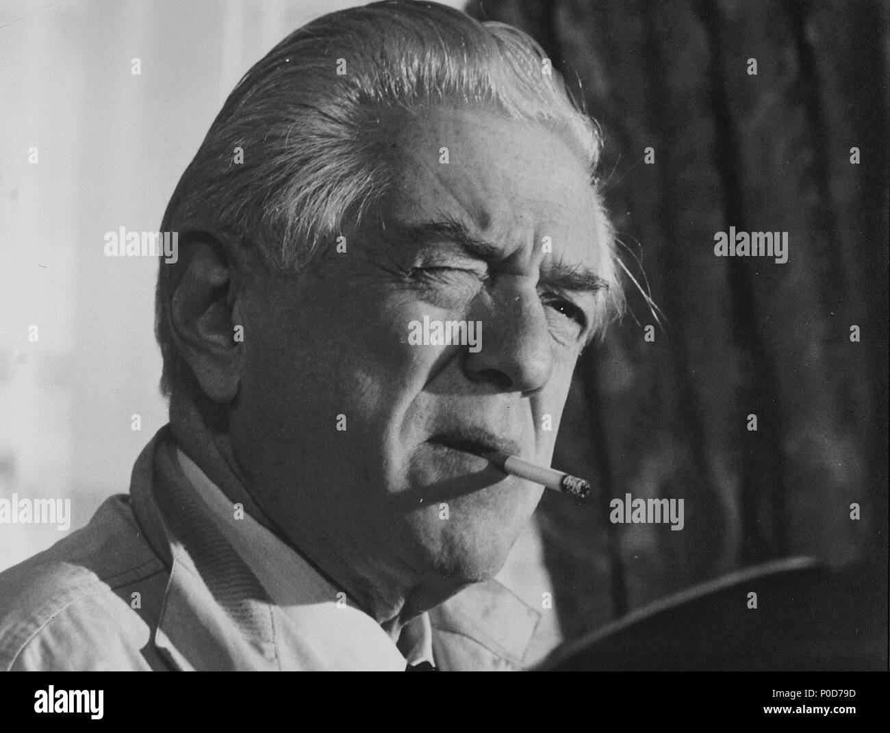 Original Film Titel: DIE DAME IM AUTO MIT BRILLE UND GEWEHR. Englischer Titel: DIE DAME IM AUTO MIT BRILLE UND GEWEHR. Film Regie: Anatole Litvak. Jahr: 1970. Stars: Anatole Litvak. Stockfoto