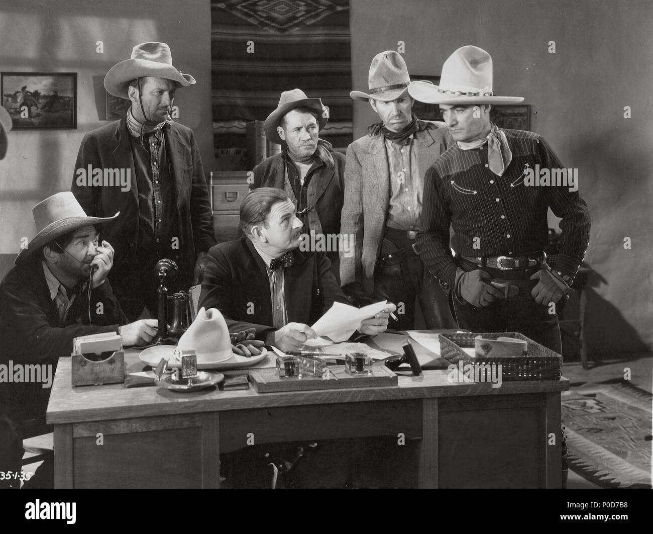 Original Film Titel: flammenden Gewehren. Englischer Titel: flammenden Gewehren. Regisseur: ARTHUR ROSSON. Jahr: 1932. Stars: TOM MIX. Stockfoto