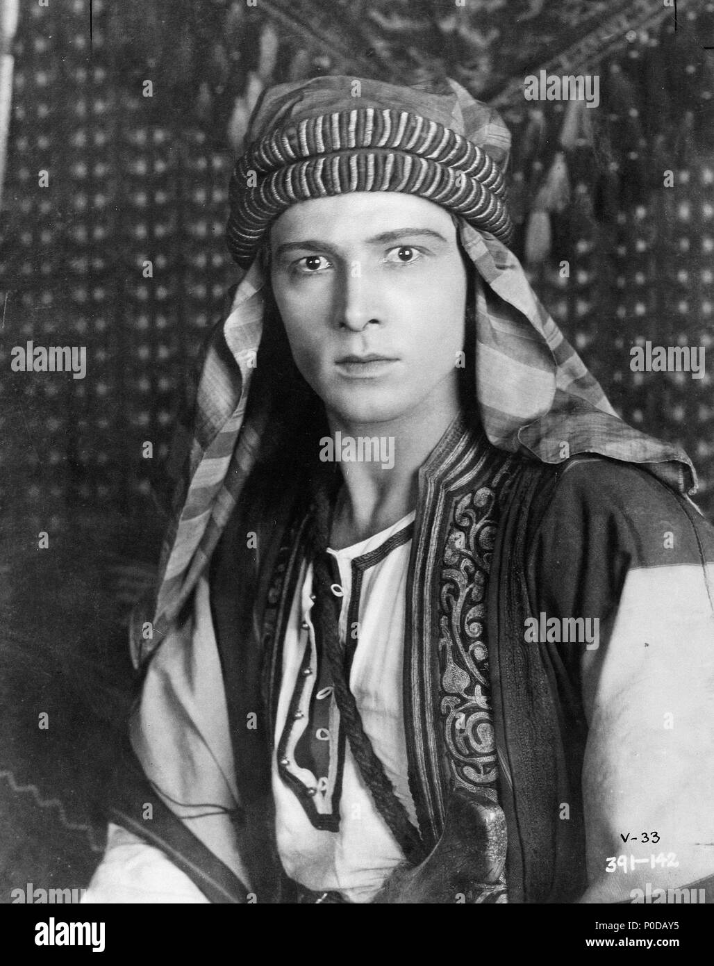 Original Film Titel: Der Scheich. Englischer Titel: Der Scheich. Film Regie: George MELFORD. Jahr: 1921. Stars: Rudolph Valentino. Credit: Berühmte Spieler/PARAMOUNT/Album Stockfoto