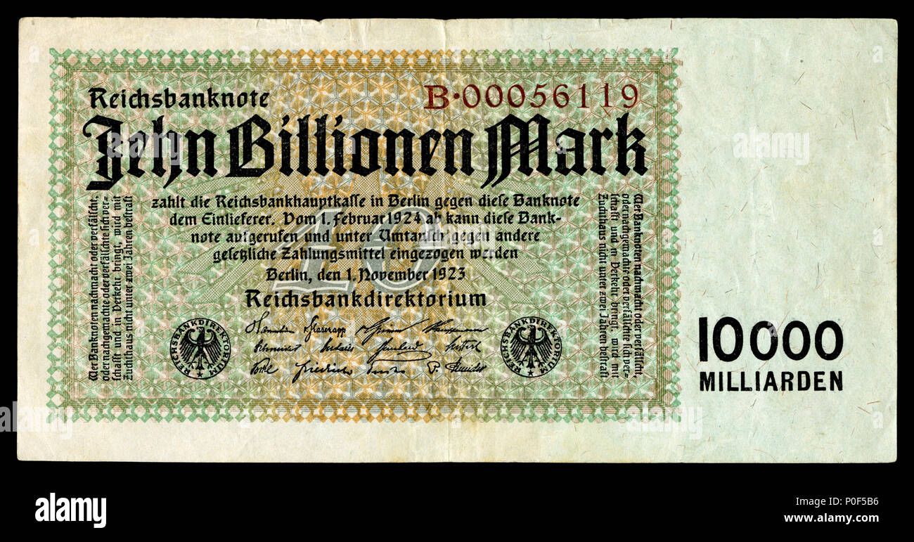 Englisch: Deutsche Papiermark der Weimarer Republik, nach dem Ersten  Weltkrieg hyperinflation Era (1921 - 24). . 1923 (Hinweis), 2015 (Bild).  Reichsbankdirektorium Berlin 3 GER-131 - Reichsbanknote-10 Billionen Mark  (1923 Stockfotografie - Alamy