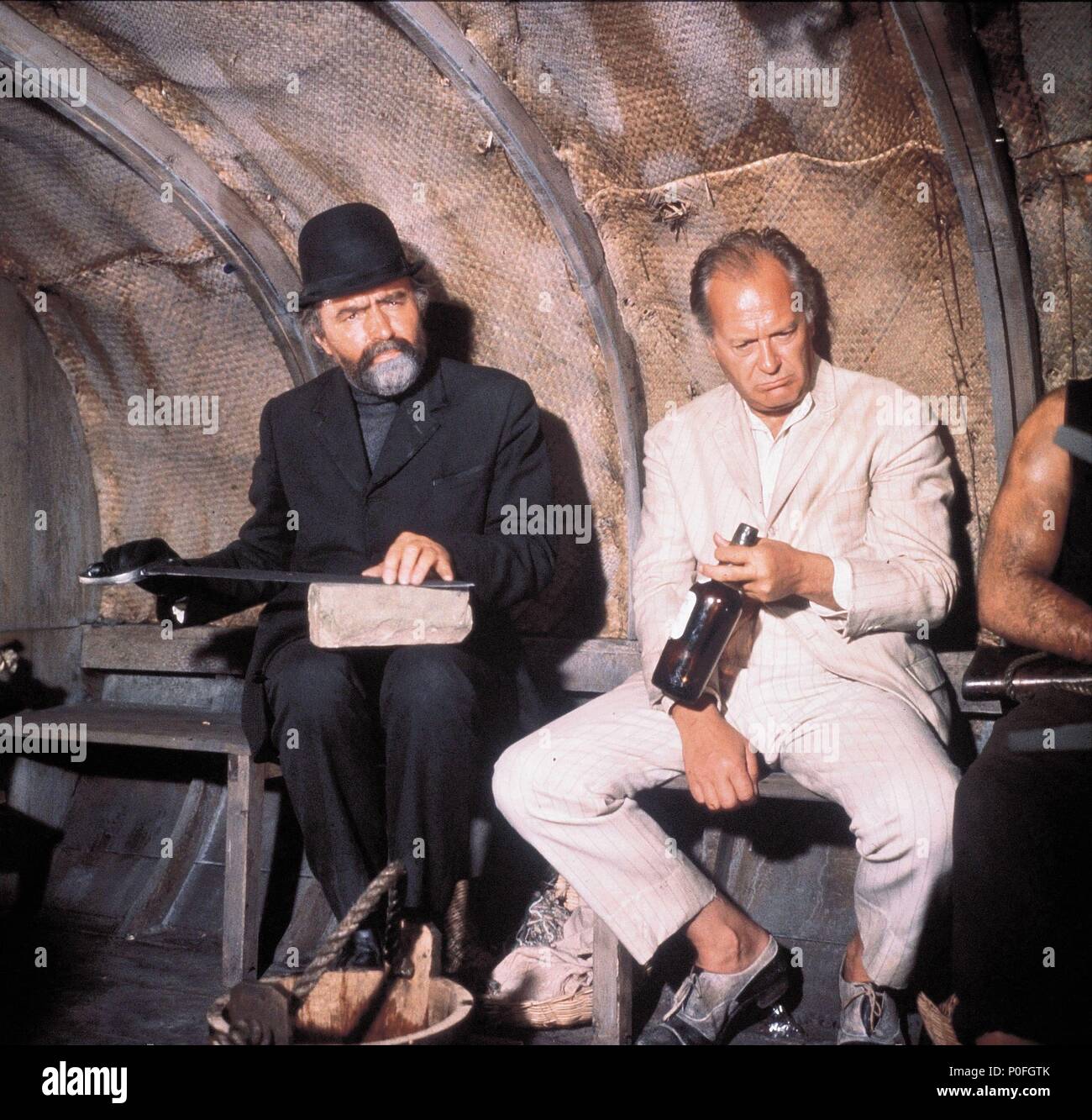 Original Film Titel: LORD JIM. Englischer Titel: LORD JIM. Regisseur: Richard Brooks. Jahr: 1965. Stars: Curd Jürgens; James Mason. Quelle: Columbia Pictures/Album Stockfoto Original Film Titel: LORD JIM. Englischer Titel: LORD JIM. Regisseur: Richard Brooks. Jahr: 1965. Stars: Curd Jürgens; James Mason. Quelle: Columbia Pictures/Album Stockfoto