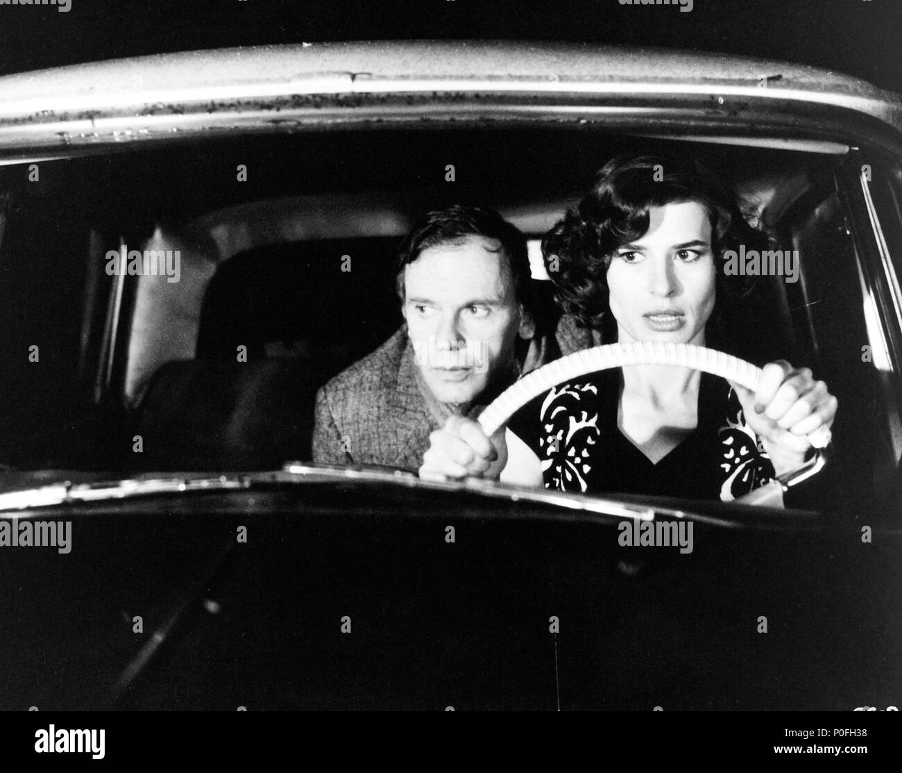 Original Film Titel: VIVEMENT DIMANCHE!. Englischer Titel: VERTRAULICH IHRE. Regisseur: Francois Truffaut. Jahr: 1983. Stars: JEAN-LOUIS TRINTIGNANT; Fanny Ardant. Credit: LES FILMS DU CARROSSE/Album Stockfoto