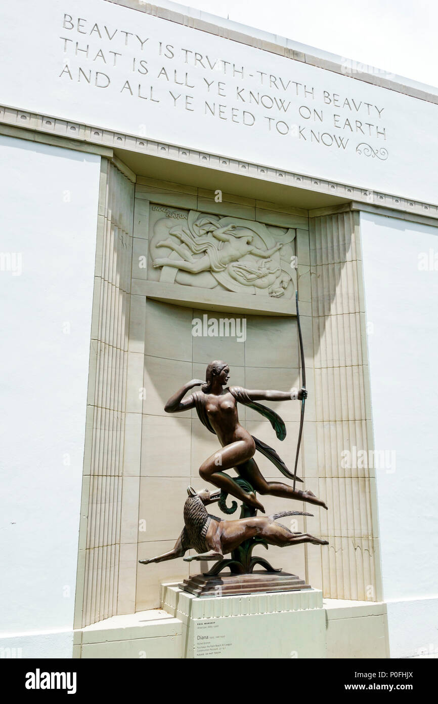 Palm Beach Florida, Norton Gallery of Art, Museum, außen, Paul Manship Diana Nickel-Bronze-Skulptur, John Keats Zitat, Schönheit ist Wahrheit, Wahrheit Stockfoto