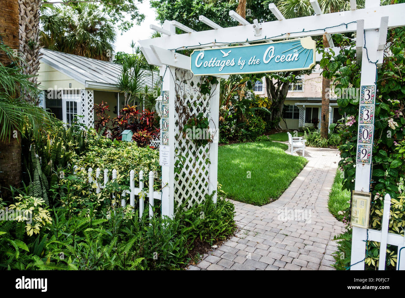 Florida Pompano Beach Cottages Am Strand Motel Bungalow Aussen