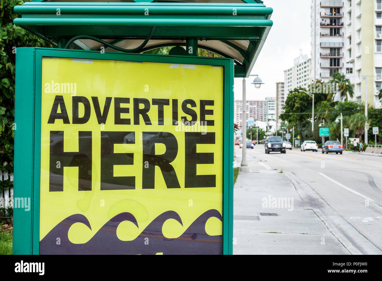 Florida Pompano Beach, Bushaltestelle, Werbefläche, Werbung hier, Straßenverkehr, FL170725037 Stockfoto