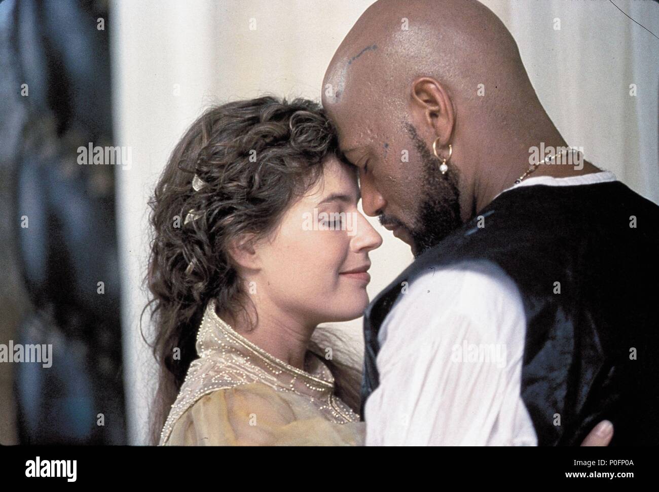 Original Film Titel: OTHELLO. Englischer Titel: OTHELLO. Regisseur: OLIVER PARKER. Jahr: 1995. Stars: OTHELLO; IRENE JAKOB und Laurence Fishburne. Credit: CASTLE ROCK ENTERTAINMENT/Album Stockfoto