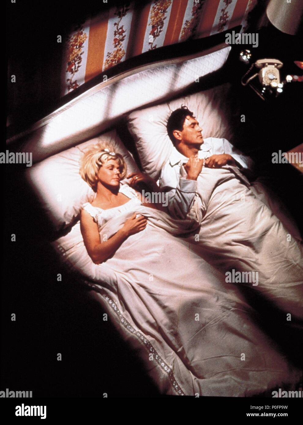 Original Film Titel: SCHICKEN SIE MIR KEINE BLUMEN. Englischer Titel: SCHICKEN SIE MIR KEINE BLUMEN. Regisseur: Norman Jewison. Jahr: 1964. Stars: Rock Hudson und DORIS DAY. Quelle: UNIVERSAL PICTURES/Album Stockfoto