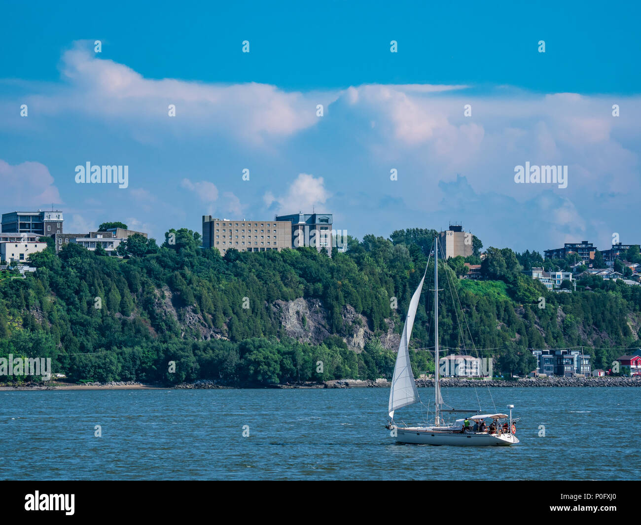 Segelboot auf dem St. Lawrence River, Quebec, Kanada. Stockfoto