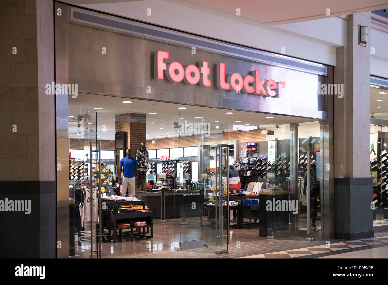 Philadelphia, Pennsylvania, 30. Mai 2018: Foot Locker storefront in Philadelphia. Foot Locker Einzelhandel, Inc. ist eine US-amerikanische Sportswear und Schuhe retai Stockfoto