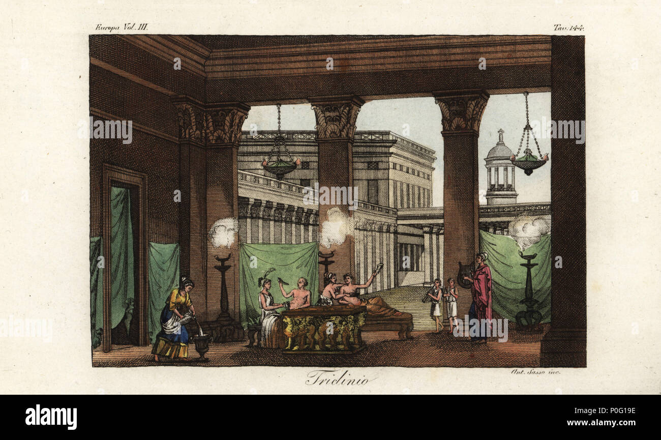 Szene in einem triclinion, Esszimmer, dem antiken Griechenland. Diners liegend auf langen Sofas, während Slaves Essen mitbringen und Musiker spielen auf der Zither und Recorder. Papierkörbe Kupferstich von Ant. Sasso nach einem Gemälde von Alessandro Sanquirico von Giulio Ferrario's Kostüme Antike und Moderne der Völker der Welt, Florenz, 1847. Stockfoto