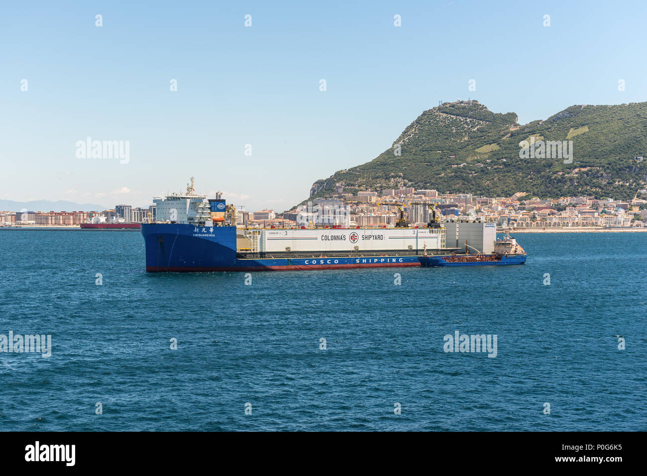 Gibraltar, UK - 18. Mai 2017: Schwere Ladungsträger Xin Guang Hua Schiff ist vor Gibraltar, Vereinigtes Königreich, Westeuropa verankert. Stockfoto