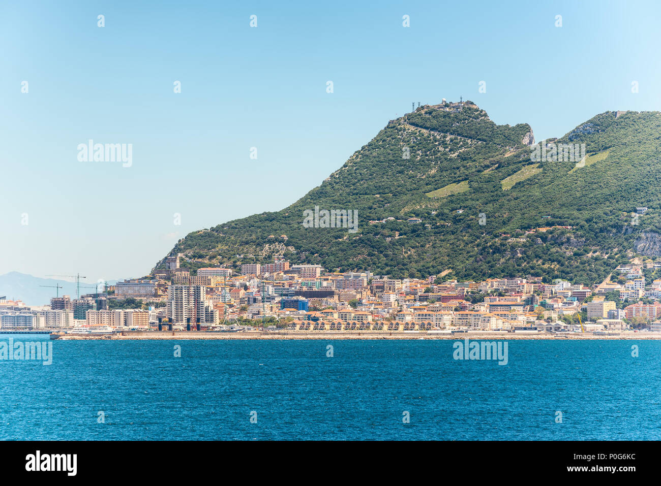 Die Stadt und den Felsen von Gibraltar vom Bayside gesehen Stockfoto