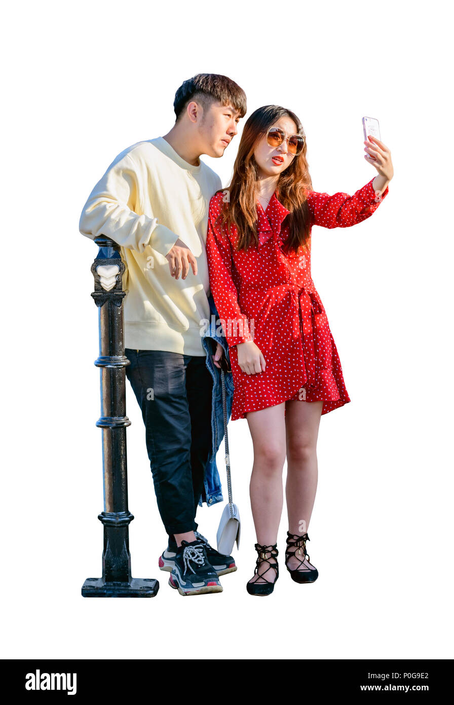 Eine asiatische orientalischen Paar für einen selfie auf Brighton Pier posing Stockfoto