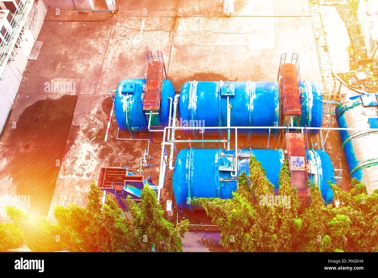 Schwarz big verwalten Wasserleitung, sauber und, Sicherheit Bewässerungsanlage für den Hintergrund. Platz kopieren, Ansicht von oben. Stockfoto
