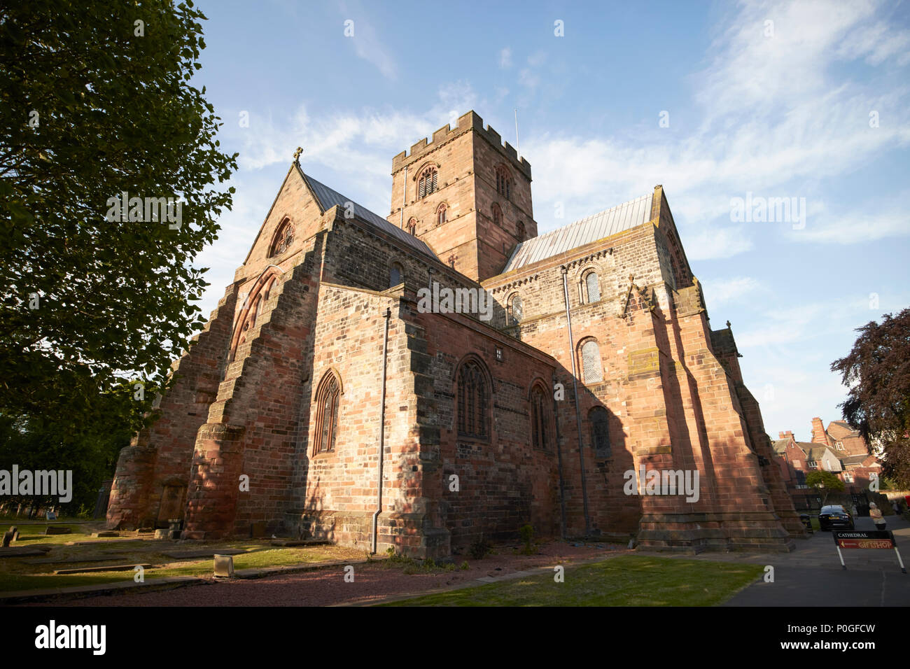 Die Kathedrale der heiligen und ungeteilten Dreifaltigkeit als Carlisle Cathedral Carlisle Cumbria England UK bekannt Stockfoto