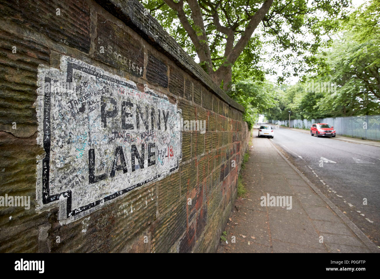 Penny Lane Zeichen, berühmt durch die Beatles Song in Graffiti in Liverpool, England, UK abgedeckt Stockfoto