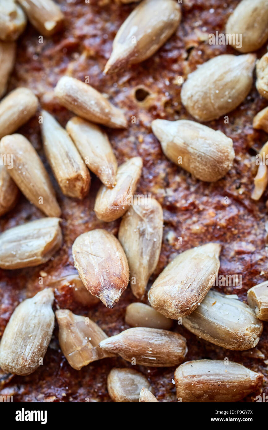Nahaufnahme Bild von einem Vollkornbrot mit Sonnenblumenkernen, selektiven Fokus. Stockfoto