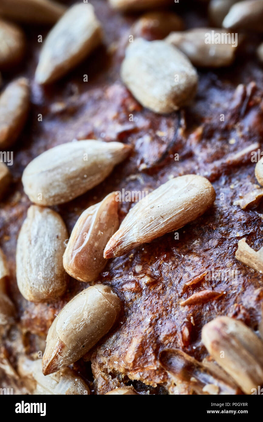 Nahaufnahme Bild von einem Vollkornbrot mit Sonnenblumenkernen, selektiven Fokus. Stockfoto