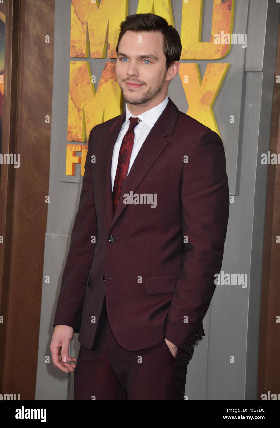 Nicholas Hoult 025 Ankunft auf dem Mad Max Grimm Straße Premiere auf der TCL Chinese Theatre in Los Angeles. Mai 7, 2015. a Nicholas Hoult 025 - - - - - - - - - - - - - Red Carpet Event, Vertikal, USA, Filmindustrie, Prominente, Fotografie, Bestof, Kunst, Kultur und Unterhaltung, Topix Prominente Fashion/Vertikal, Besten, Event in Hollywood Leben - Kalifornien, Roter Teppich und backstage, USA, Film, Stars, Film Stars, TV Stars, Musik, Promis, Fotografie, Bestof, Kunst, Kultur und Unterhaltung, Topix, drei Viertel, vertikal, eine Person aus dem Jahr 2015, Anfrage ts Stockfoto