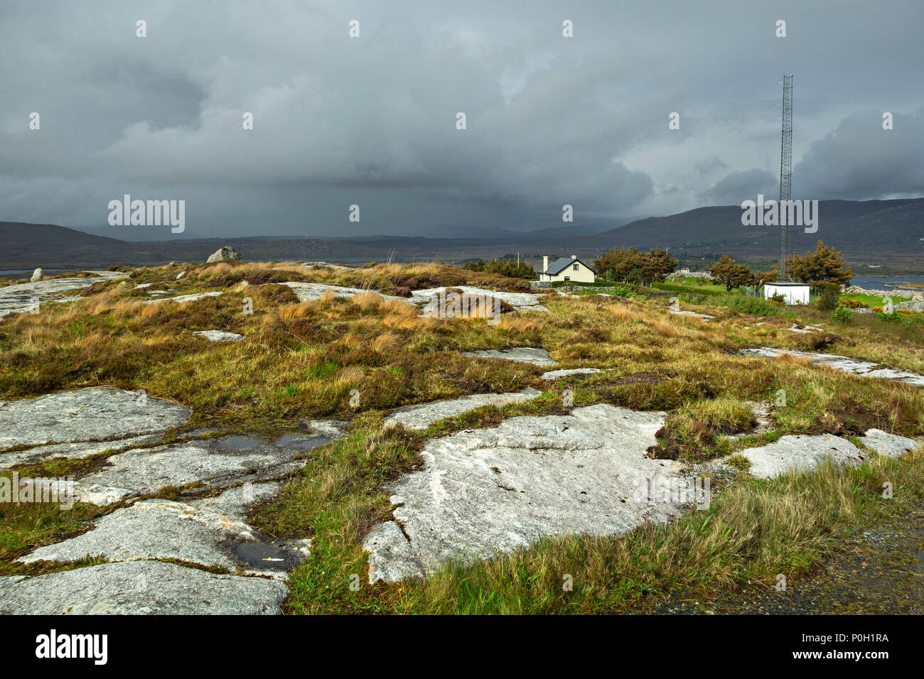 Modernes Haus Auf Felsen In Der Irischen Landschaft Connemara